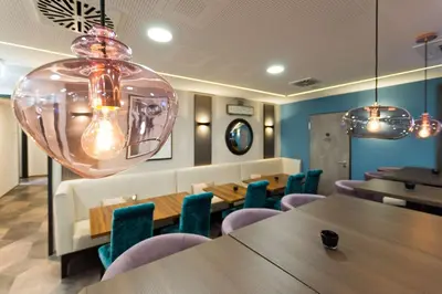 Ein Sitzbereich in der Unterkunft elaya hotel munich city, Trademark Collection by Wyndham