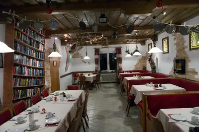 Ein Restaurant oder anderes Speiselokal in der Unterkunft Hotel zum Zauberkabinett