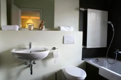 Ein Badezimmer in der Unterkunft Schlosshof anno 1743