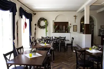 Ein Restaurant oder anderes Speiselokal in der Unterkunft Schlosshof anno 1743
