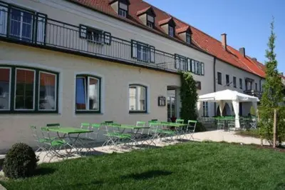 Ein Garten an der Unterkunft Schlosshof anno 1743