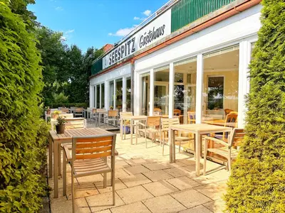 Ein Restaurant oder anderes Speiselokal in der Unterkunft Seespitz Gästehaus