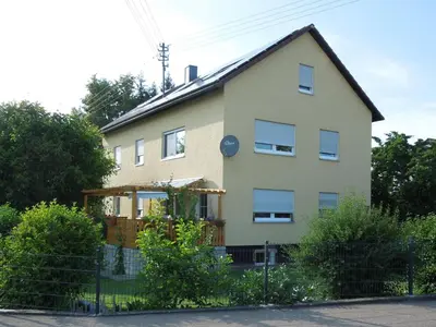 Das Gebäude in dem sich die Ferienwohnung befindet