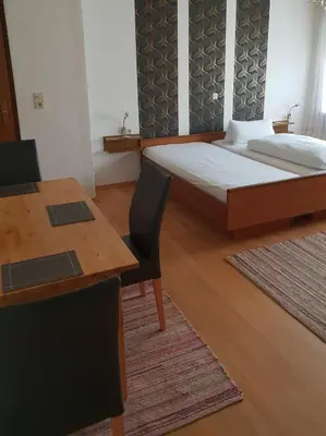 Ein Bett oder Betten in einem Zimmer der Unterkunft Pension Elsendorf