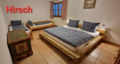 Ein Bett oder Betten in einem Zimmer der Unterkunft FeWo Holzwarth Oberammergau