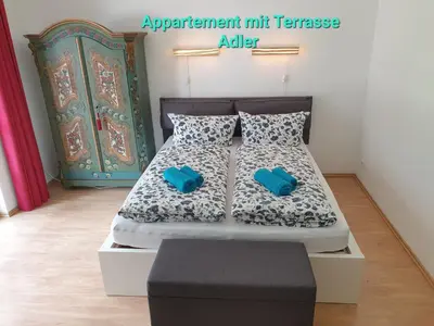 Ein Bett oder Betten in einem Zimmer der Unterkunft FeWo Holzwarth Oberammergau