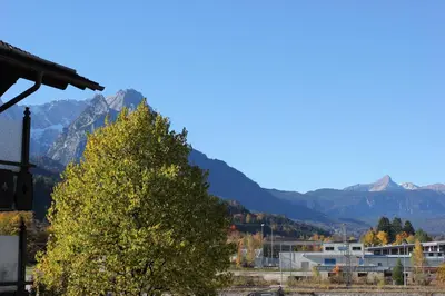 Ein allgemeiner Bergblick oder ein Berglick von der Ferienwohnung aus