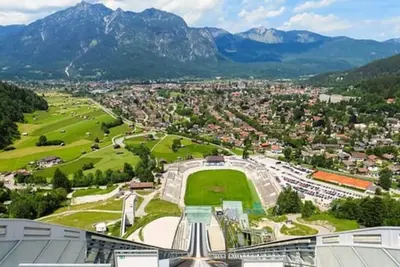 Ein allgemeiner Bergblick oder ein Berglick von der Ferienwohnung aus