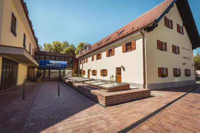 Das Gebäude in dem sich das Hotel befindet