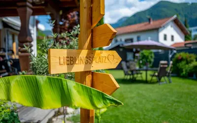 Ein allgemeiner Bergblick oder ein Berglick von der Ferienwohnung aus