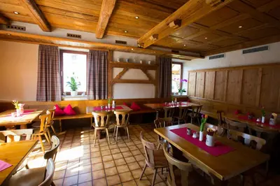 Ein Restaurant oder anderes Speiselokal in der Unterkunft Hotel Gasthaus Sonne