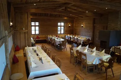Ein Restaurant oder anderes Speiselokal in der Unterkunft Hotel Gasthaus Sonne