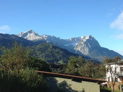 Ein allgemeiner Bergblick oder ein Berglick von der Ferienwohnung aus