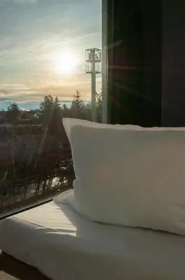 Ein Bett oder Betten in einem Zimmer der Unterkunft gambino hotel CINCINNATI