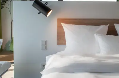Ein Bett oder Betten in einem Zimmer der Unterkunft gambino hotel CINCINNATI