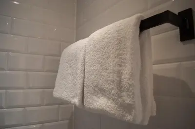 Ein Badezimmer in der Unterkunft gambino hotel CINCINNATI