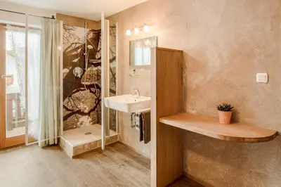 Ein Badezimmer in der Unterkunft Frühstückspension Gästehaus Zum weissen Rössl