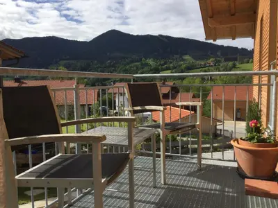 Ein allgemeiner Bergblick oder ein Berglick von der Ferienwohnung aus