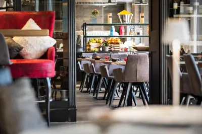Ein Restaurant oder anderes Speiselokal in der Unterkunft Eriks Hotel