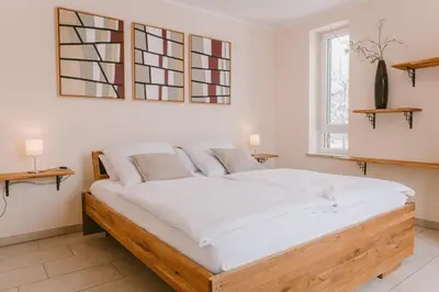 Ein Bett oder Betten in einem Zimmer der Unterkunft Ferienwohnungen Gut Mischenried