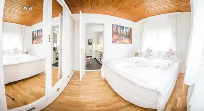 Ein Bett oder Betten in einem Zimmer der Unterkunft Ferienwohnung Alpi