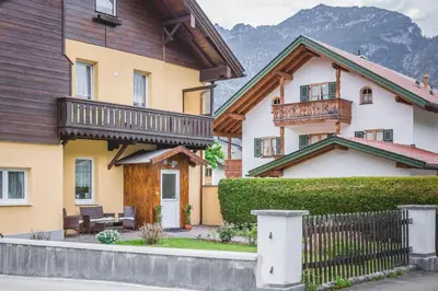 Ein allgemeiner Bergblick oder ein Berglick von der Ferienwohnung aus