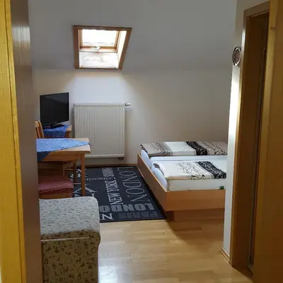 Ein Bett oder Betten in einem Zimmer der Unterkunft Lenggrieser Hof