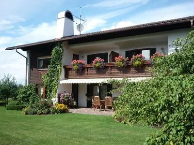 Ein Garten an der Unterkunft Landhaus Lotte