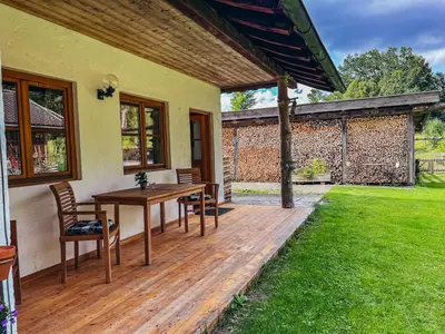 Ein Garten an der Unterkunft Haus Heufelder