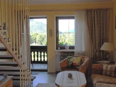 Ein Sitzbereich in der Unterkunft Ferienwohnung Stigloher im Bergschlößl