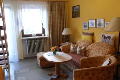 Ein Sitzbereich in der Unterkunft Ferienwohnung Stigloher im Bergschlößl