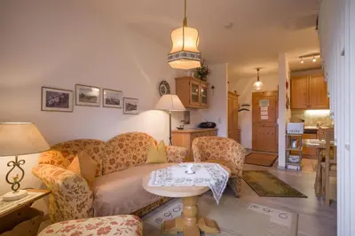 Ein Sitzbereich in der Unterkunft Ferienwohnung Stigloher im Bergschlößl