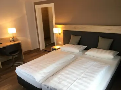 Ein Bett oder Betten in einem Zimmer der Unterkunft Eberl Hotel Pension München Feldmoching