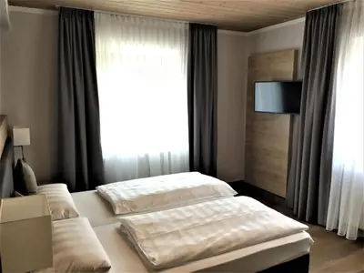 Ein Bett oder Betten in einem Zimmer der Unterkunft Eberl Hotel Pension München Feldmoching