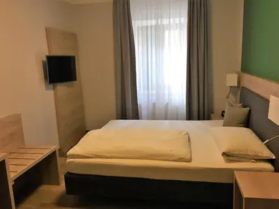 Ein Bett oder Betten in einem Zimmer der Unterkunft Eberl Hotel Pension München Feldmoching