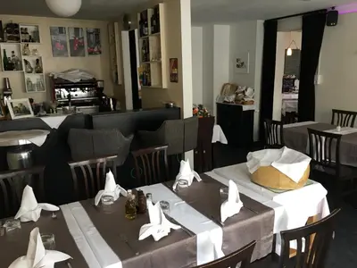 Ein Restaurant oder anderes Speiselokal in der Unterkunft Eberl Hotel Pension München Feldmoching