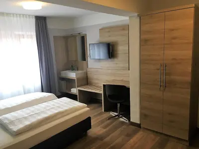 Ein Bett oder Betten in einem Zimmer der Unterkunft Eberl Hotel Pension München Feldmoching