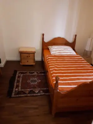 Ein Bett oder Betten in einem Zimmer der Unterkunft Holzhaus mit grüner Aussicht zum Erholen