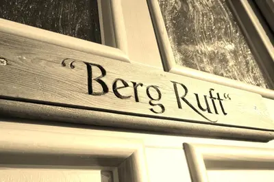 Ein Zertifikat, Auszeichnung, Logo oder anderes Dokument, das in der Unterkunft Zur Schönen Aussicht Hotel garni ausgestellt ist