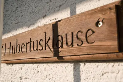 Ein Zertifikat, Auszeichnung, Logo oder anderes Dokument, das in der Unterkunft Zur Schönen Aussicht Hotel garni ausgestellt ist