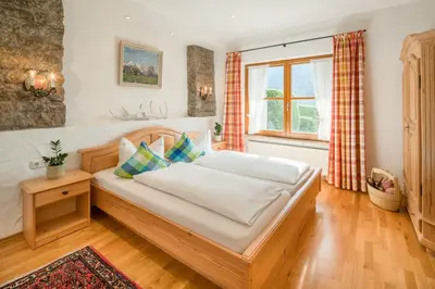 Ein Bett oder Betten in einem Zimmer der Unterkunft Zur Schönen Aussicht Hotel garni
