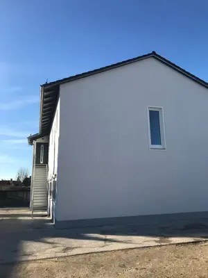 Das Gebäude in dem sich die Pension befindet