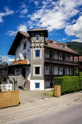 Das Gebäude in dem sich die Pension befindet