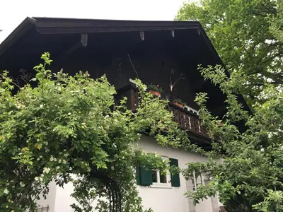 Ein Garten an der Unterkunft Fritz-Muller-Partenkirchen