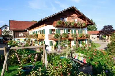 Ein Garten an der Unterkunft Stroblhof