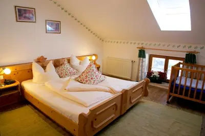 Ein Bett oder Betten in einem Zimmer der Unterkunft Stroblhof