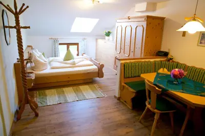 Ein Bett oder Betten in einem Zimmer der Unterkunft Stroblhof