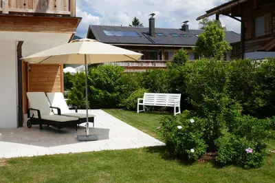 Ein Garten an der Unterkunft Bodenschneid Suiten Rottach-Egern