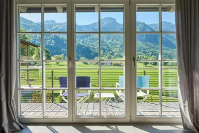 Ein allgemeiner Bergblick oder ein Berglick von der Ferienwohnung aus
