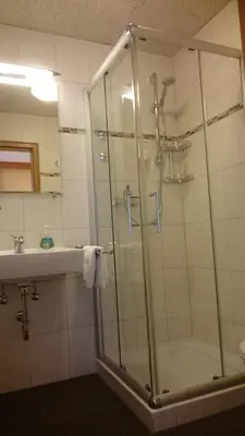 Ein Badezimmer in der Unterkunft Hotel am Wald